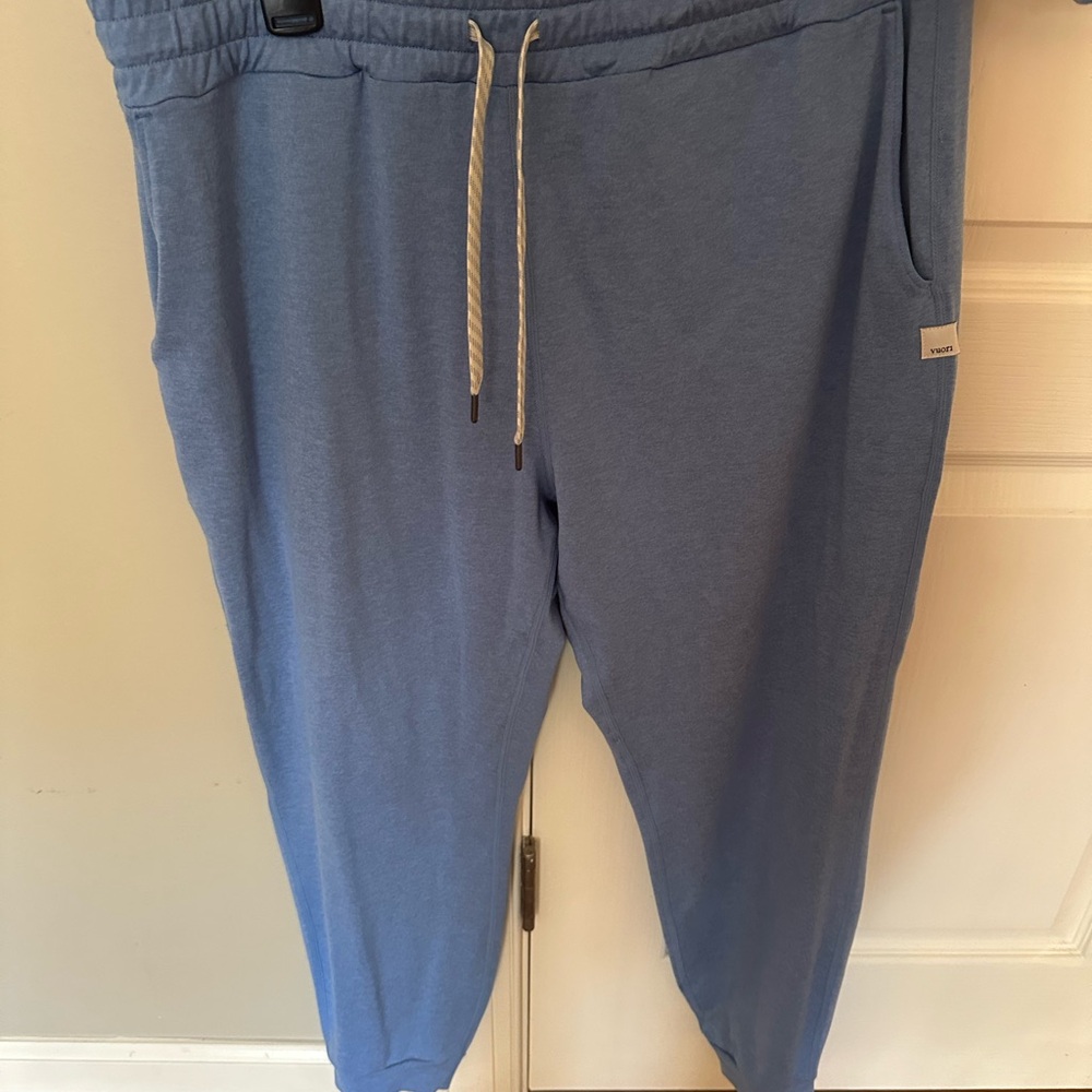 Vuori hoodie and Jogger Set - Picture 2 of 5